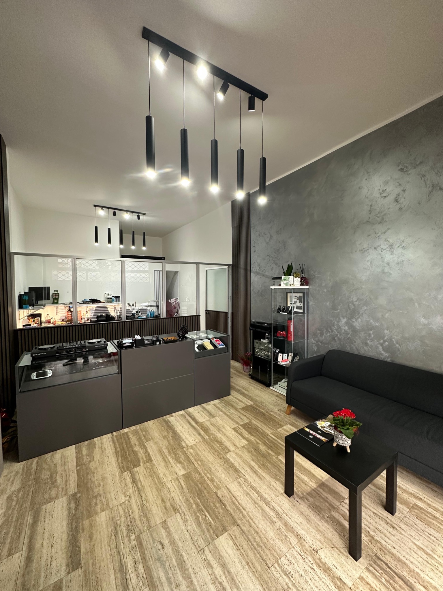 Area interna moderna Nava Tech Lab